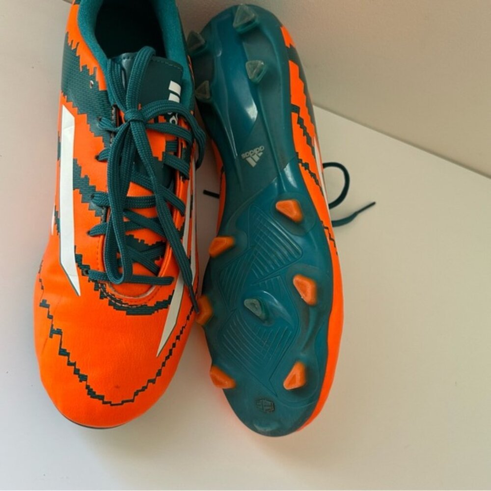 Adidas Messi Cleats - Picture 14 of 16